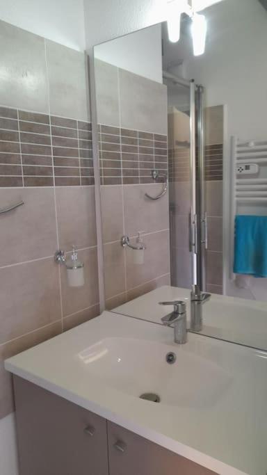 Coquet Duplex En Residence Avec Piscine La Croix-Valmer Luaran gambar